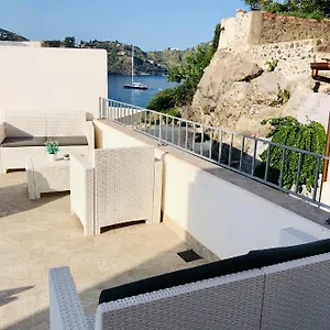 https://lipari-centro-storico-bellissimo-appartamento.sicilyhotelsitaly.net